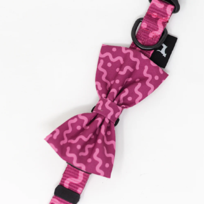 Collar Con Moño Para Perro Jack Pet Style Con Cintilla Reforzada, Costuras De Refuerzo En Forma De Zigzag Y Herraje De Acero Reforzado Con Punto De Soldadura. Color Fucsia.